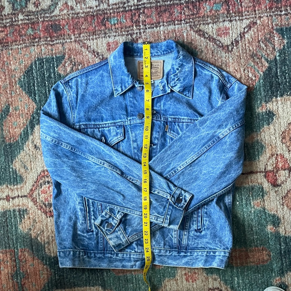 Vintage Levi’s Denim Trucker Jacket Made in USA Medium Wash Classic Fit